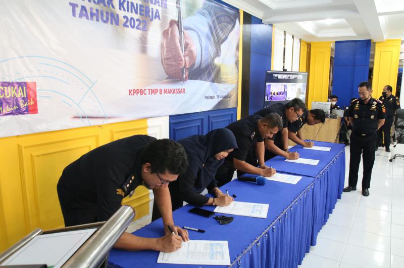 Satukan Komitmen, Bea Cukai Makassar tandatangani Kontrak Kinerja 2022